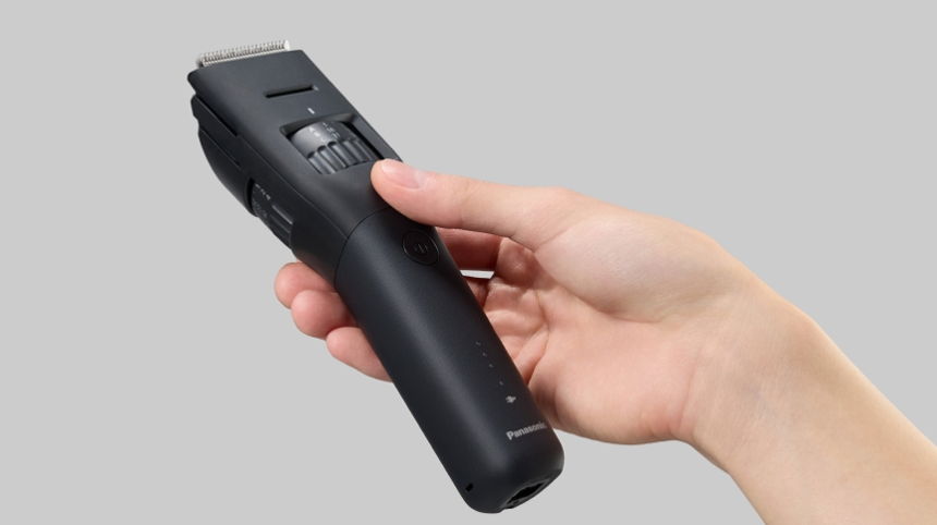 パナソニック ラムダッシュ バリカン ER-GS7A 手に持った本体 斜め