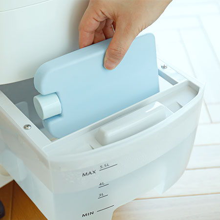 夏は水分を含んだヒンヤリ冷風。冬は加湿しながらポカポカ温風。