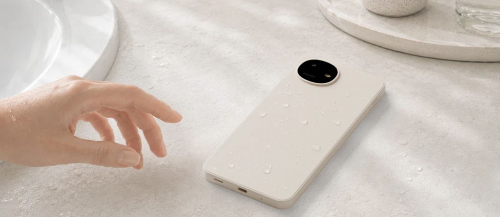 シャープ AQUOS wish6 KINU 水滴の付いた背面 質感イメージ