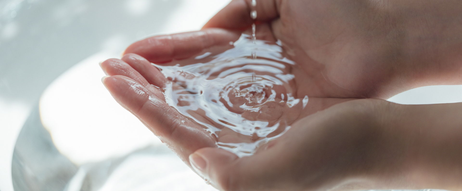 家族約５人分の食器を手洗いの約1/7の水で