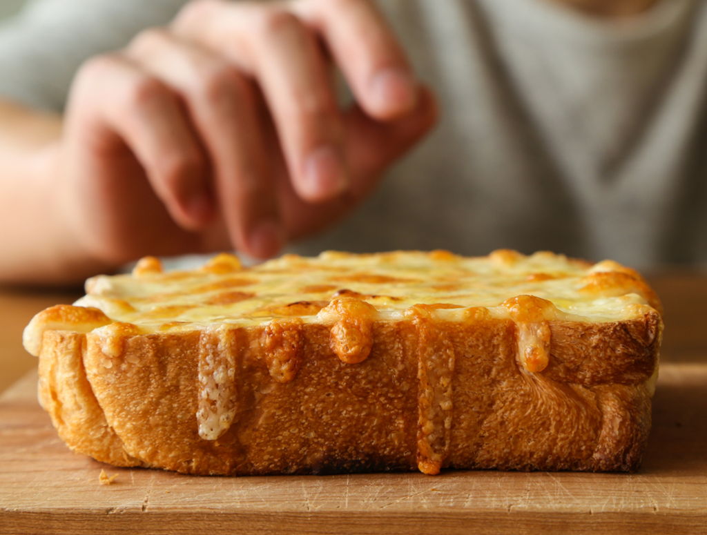 [2枚焼き]バルミューダ (BALMUDA) The Toaster KTT02JP スチームトースター チーズトースト調理例