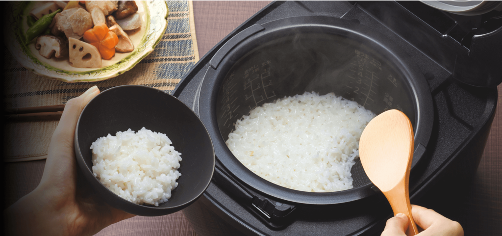 ご飯をよそう