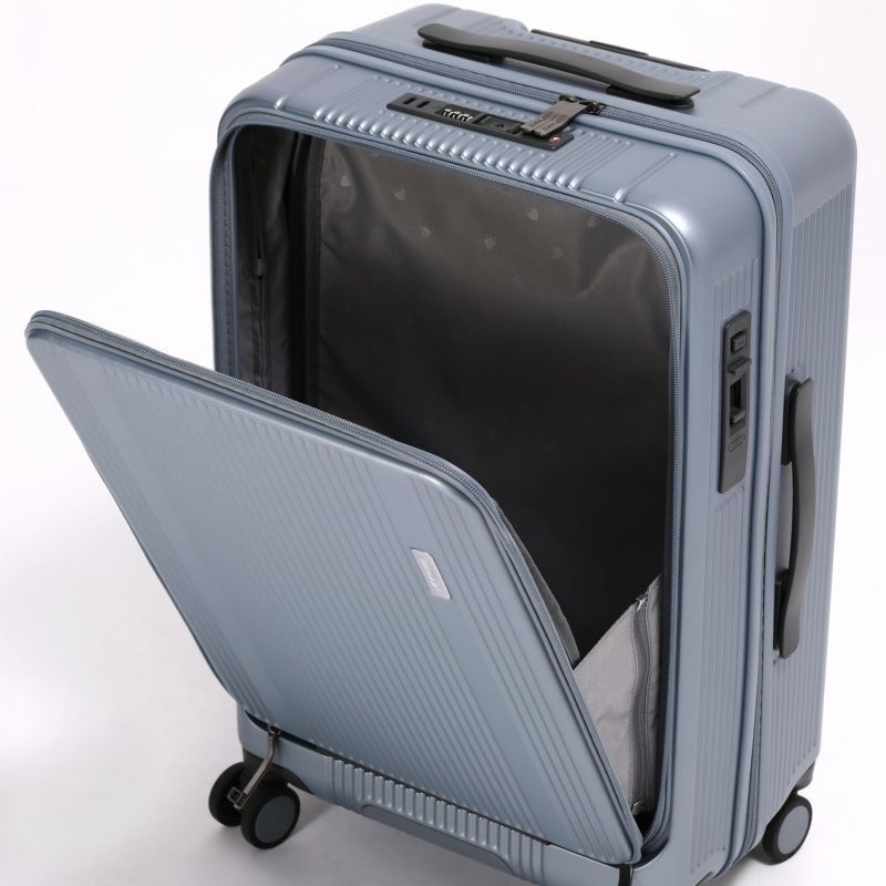 仕切りファスナーを開けば奥側のメインルームにもアクセスが可能