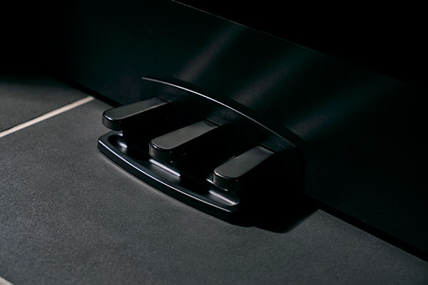 3本ペダルを標準装備