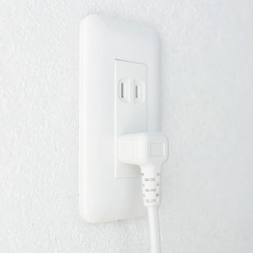 電源コードにL字プラグ採用