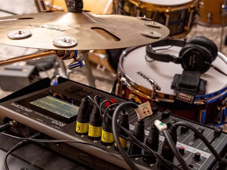 多彩なドラマー