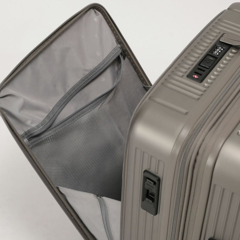 メッシュファスナーポケットを配置