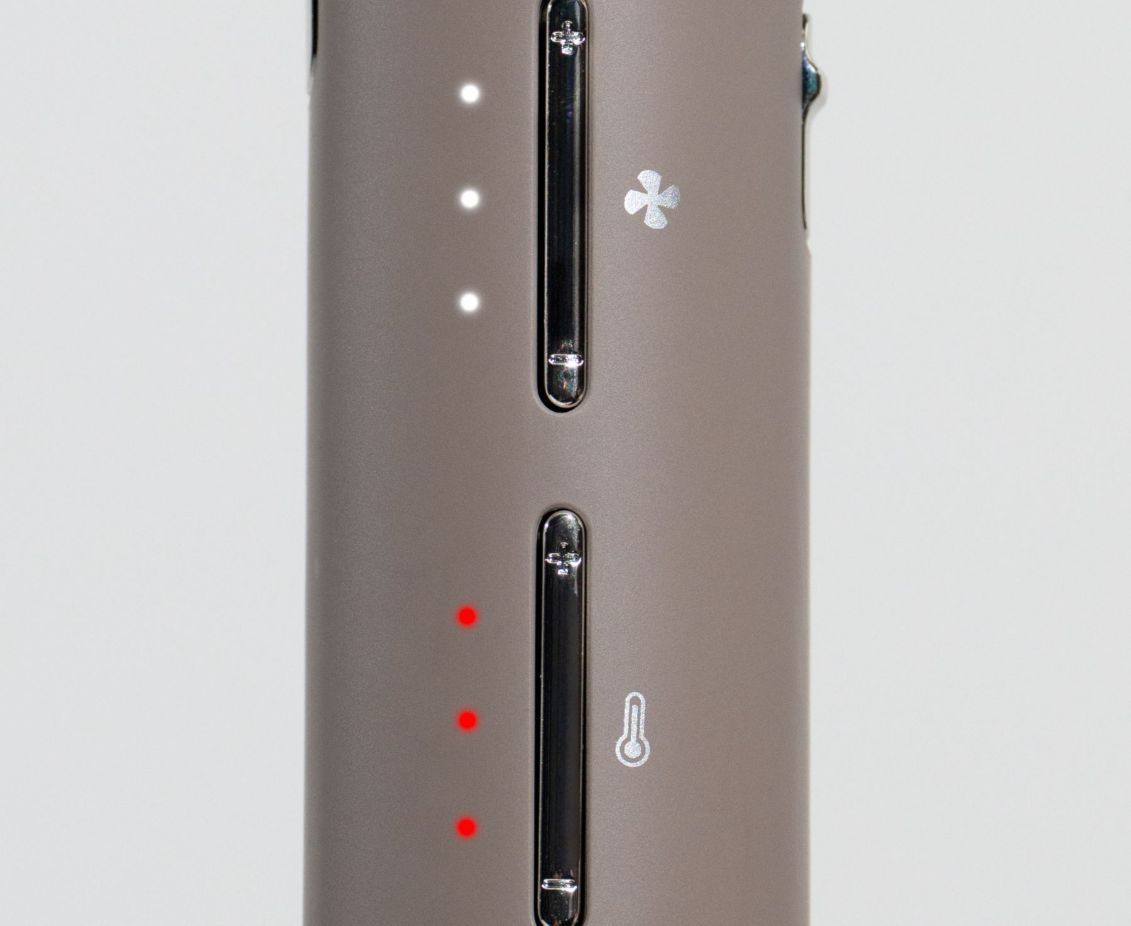 3段階の風量・温度調節＋冷風モード